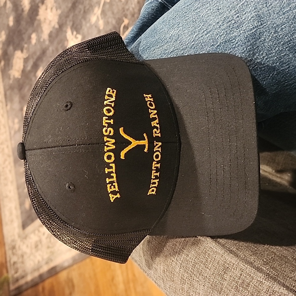 Yellowstone Dutton Ranch Trucker Hat (snap back) Black